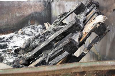 Ostfildern-Nellingen: Bei einem Containerbrand wurden vier Personen verletzt